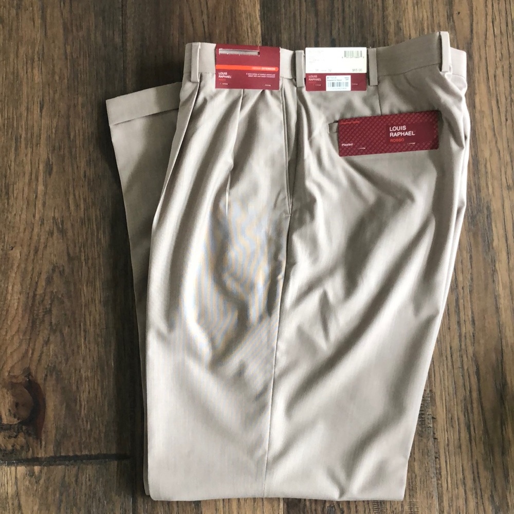 NWT  Louis Raphael Men’s pleated pants, waist 38, inseam 32.  Khaki spring tick